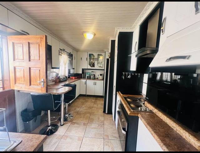 3 BEDROOM HOUSE FOR SALE IN MABOPANE UNIT X